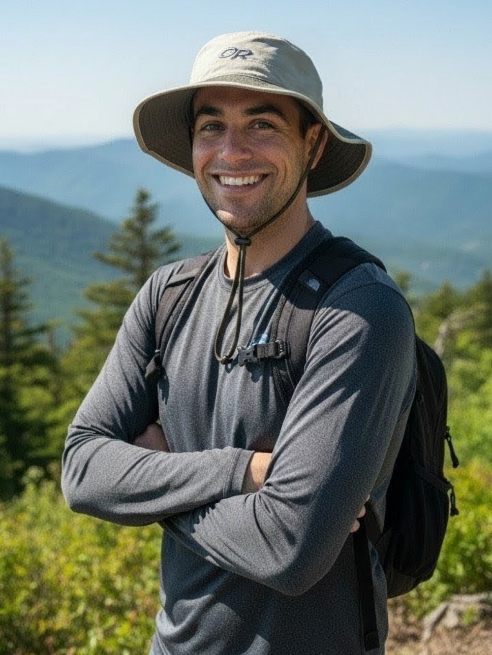 Outdoor research Xlarge Tan bucket hat With Chin Strap